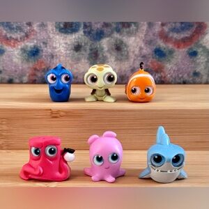 Disney Disney Doorables Finding Nemo Lot of 6 Series 4 SQUIRT BRUCE PEARL HANK